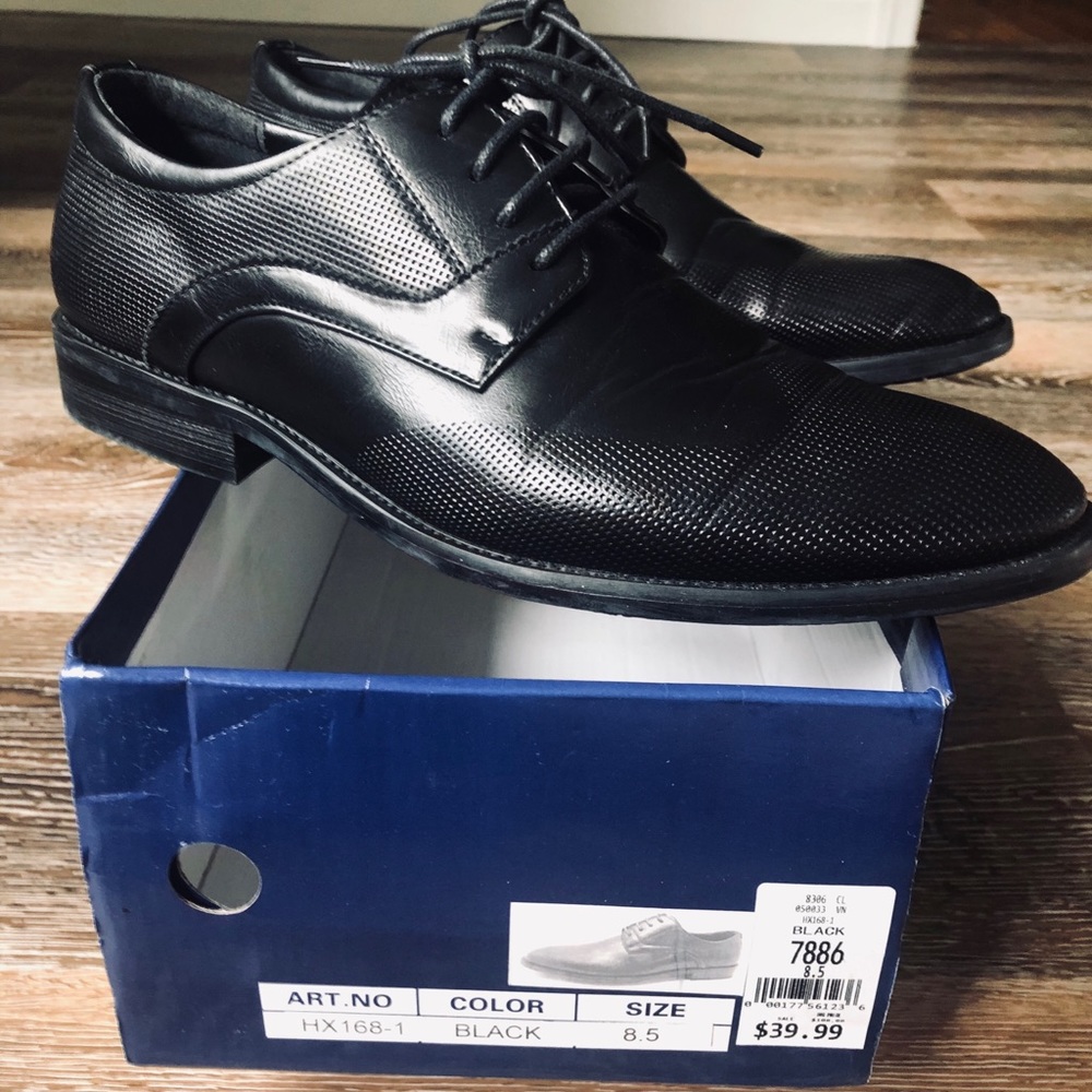 Men’s black dress shoes - Picture 2 of 2